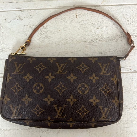 Louis Vuitton Pouch Bag Pochette Monogram ✅COA Included - Picture 2 of 16